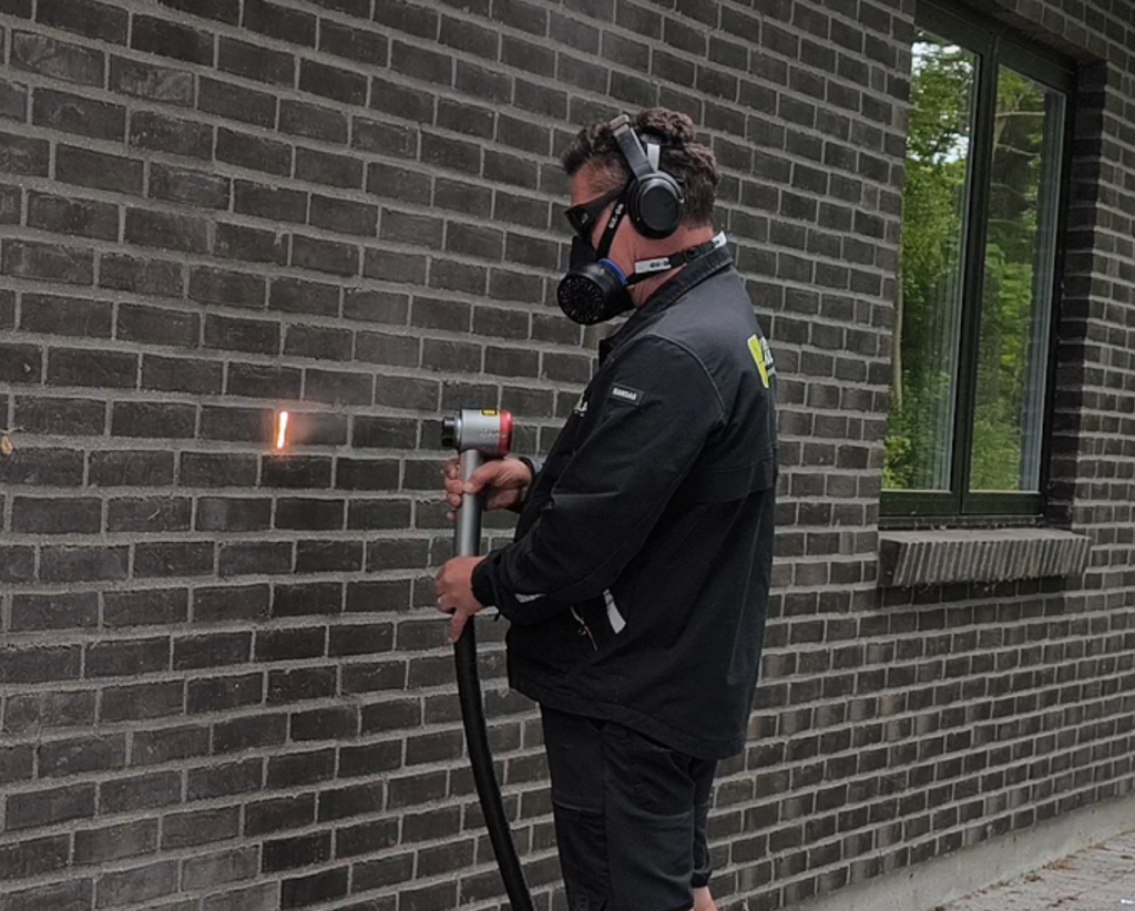 Laser rens af mursten mørtelslør salpeterudtræk